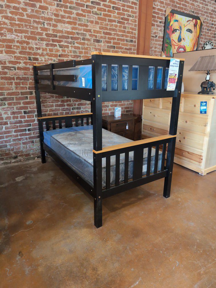 Twin/Twin Bunk bed 