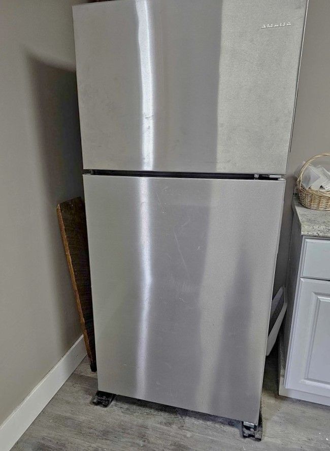 Amana Top-Freezer Refrigerator