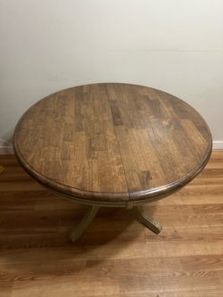 Round Wood Pedestal Dining Table