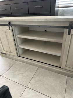 Farmhouse Tv Stand in good condition