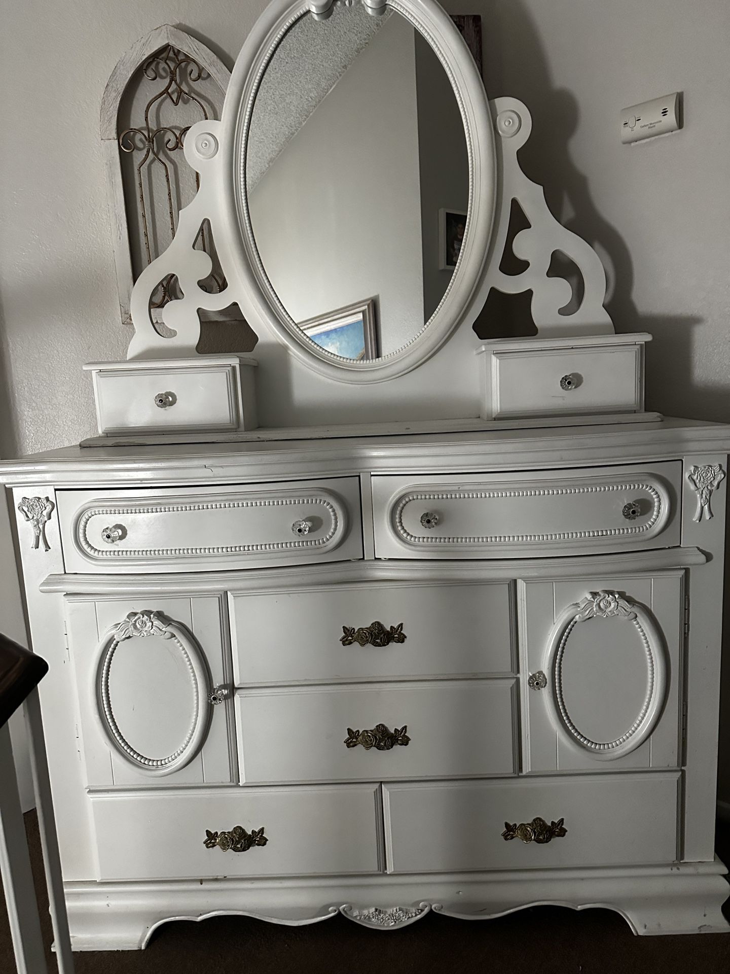 Dresser With Mirror