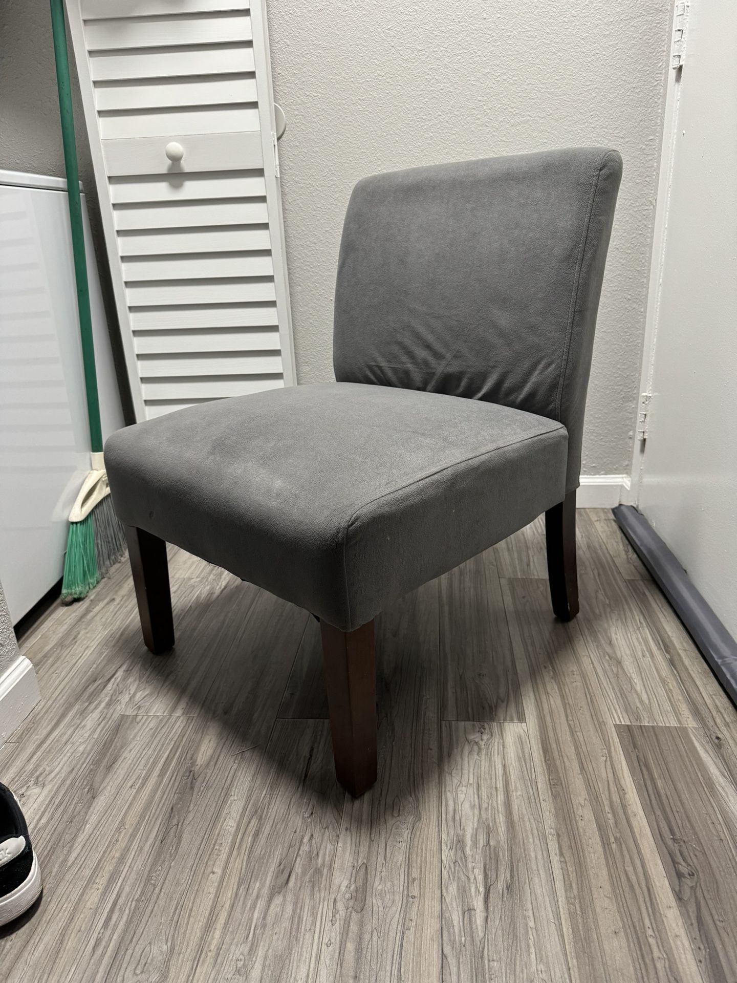 Armless Chair