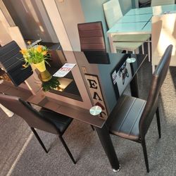 DINING TABLE WITH 4 CHAIRS BRAND NEW 
