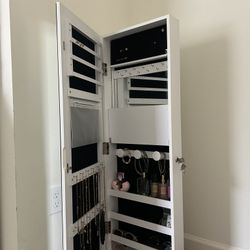 White Jewelry Box With Mirror And Light 