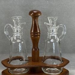 Anchor Hocking Oil & Vinegar Glass Set With Wood  Carry/Storage