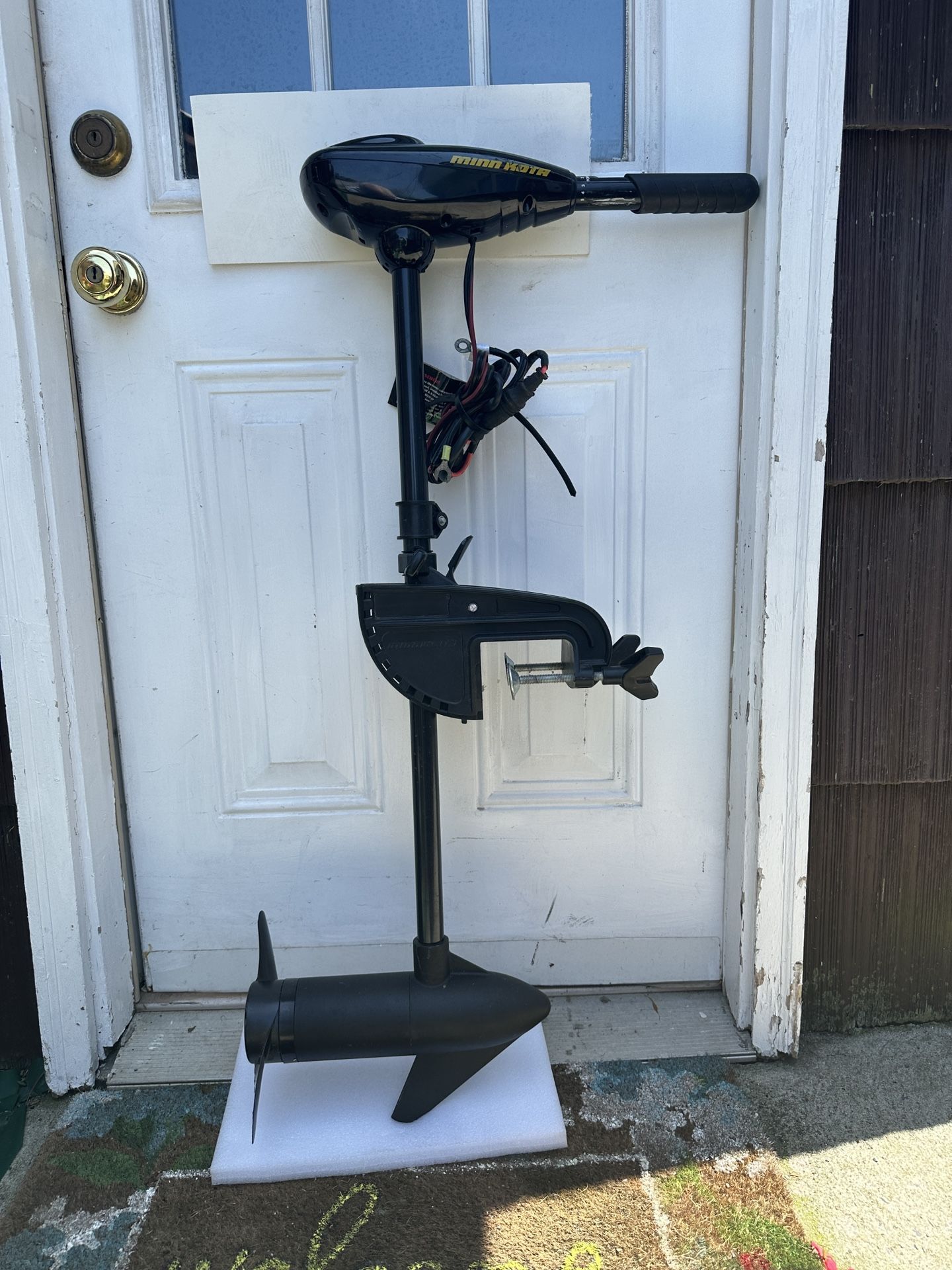Trolling Motor Minn Kota 12v, 30”. $55