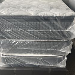 PILLOW  TOPS FOAM EXTRA FIRM ,SEMI SOFT OR SOFT WITH BOX SPRING INCLUDED  ☑️KING=309☑️QUEEN =$250  ☑️FULL =209☑️TWIN $165