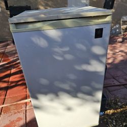Mini Fridge 