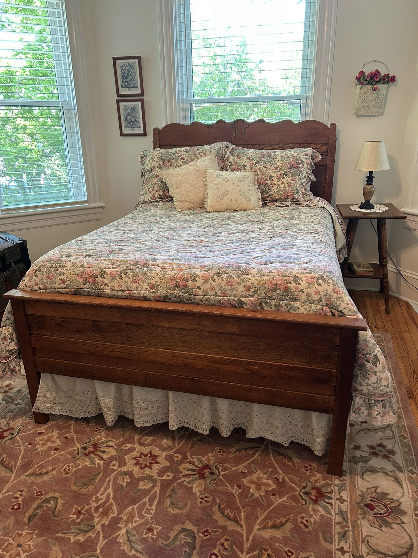 Antique Full-Size Oak Bed