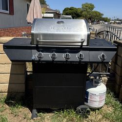Nexgrill Barbecue + 2 propanes