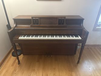 Story And Clark Upright Piano