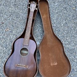 Del Canto Baritone Ukelele Model B.U. 150 made by Weiss Musical Corp