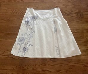 White Max Skirt with Blue Flower Detail Size 18
