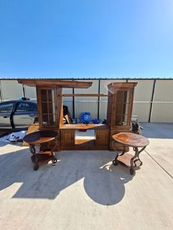 Entertainment center