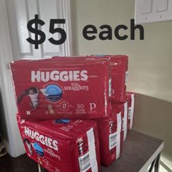 Huggies Little Snugglers: 30 baby diapers, size preemie (up to 6 lbs )