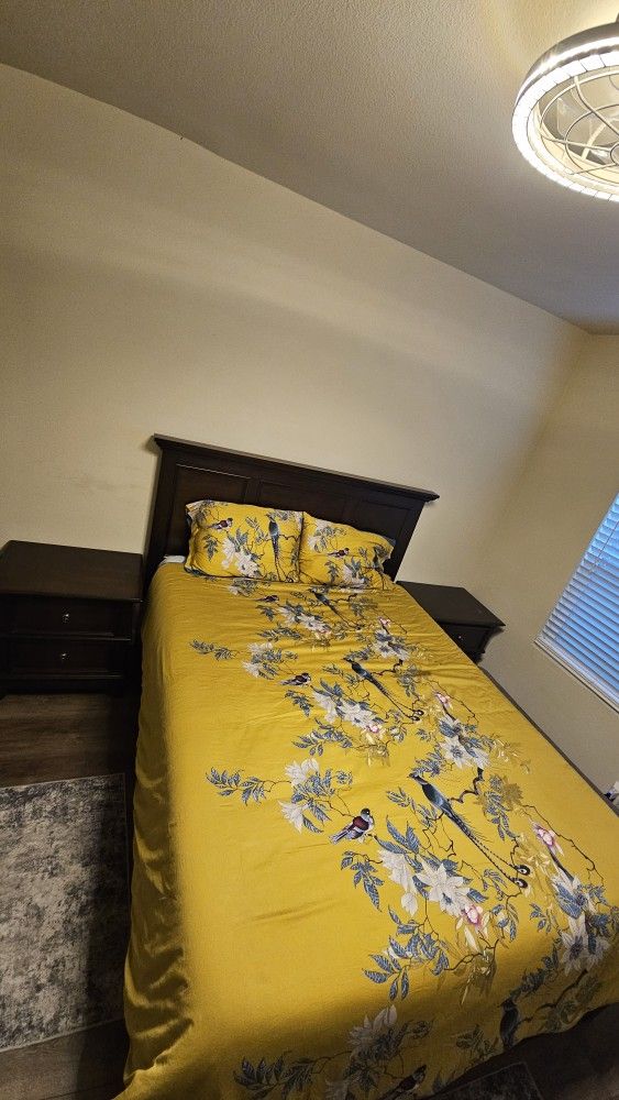 Queen size bedroom set, queen bed, 1 memory foam mattress, 1dresser, 2 night stands