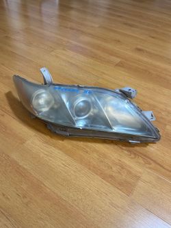 2007–2011 Toyota Camry Passenger Side (RH) Headlight Assembly - US Auto