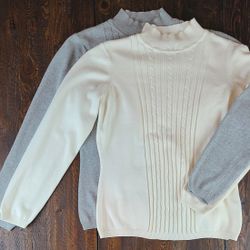 2 Van Heusen Womens Sweaters Medium