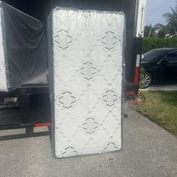   Mattresses: twin, full , queen regular ,  Colchon Nuevo Colchones plush or pillow top available cama bed mattress 