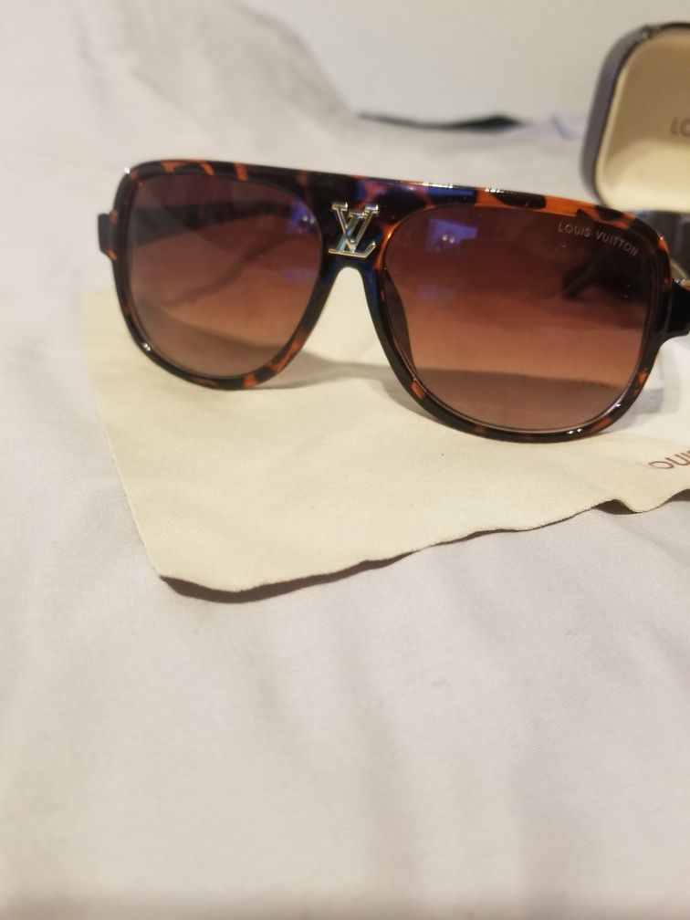 Sold at Auction: Louis Vuitton Sunglasses (Unauthenticated) 9012#Used Sunglasses  LV For Man Woman Eyewear tom Square Sun Glasses UV400 With Sunglasses..Marked  Made In Italy