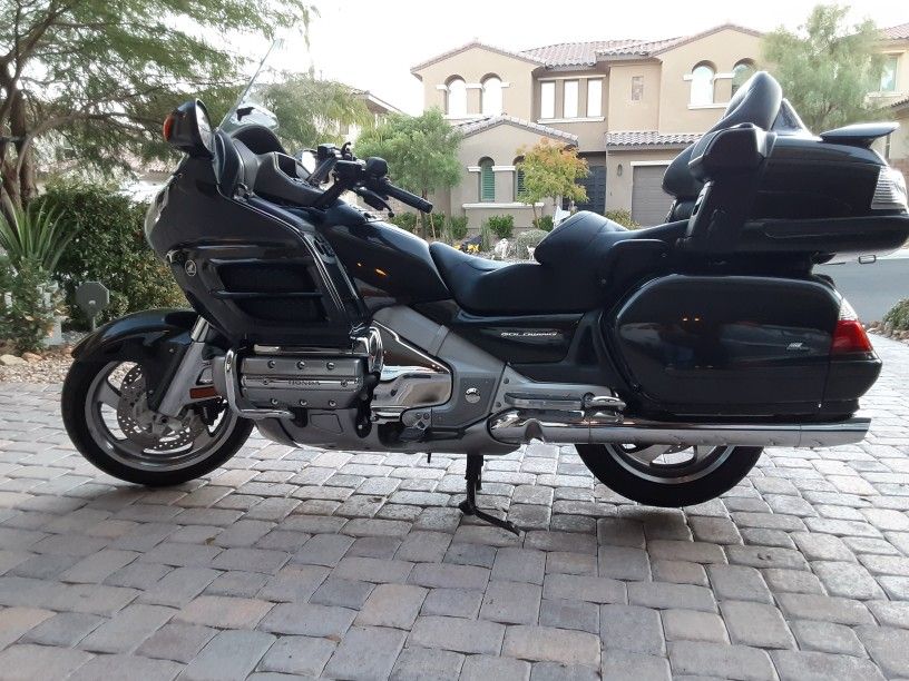 2007 Honda Goldwing ABS NAV 15kmi Nebulous Light  Black Flex some think dark charcoal 