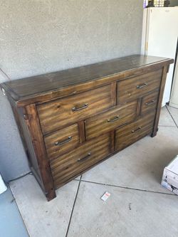 Dresser