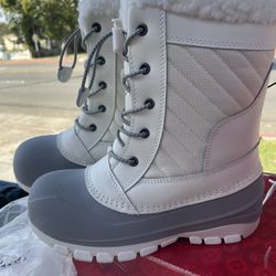 Kids Snow ⛄️ Boots Size 7-9 Years NEW 