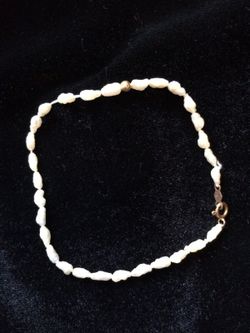 White shell bracelet