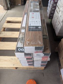 Click Lock Laminate Flooring, 123 SQ FT