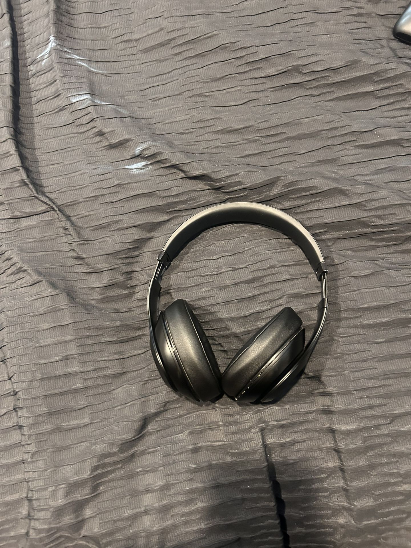 Black beats studio pros