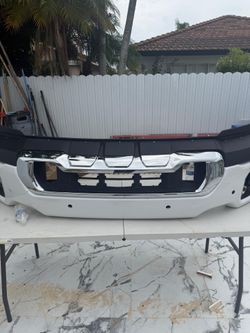 This is a front bumper assembly designed for 2020-2023 GMC Sierra 2500HD and 3500HD trucks.