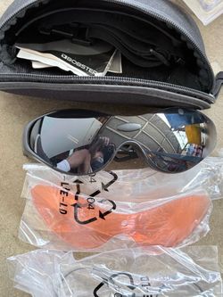 Motorcycle goggles