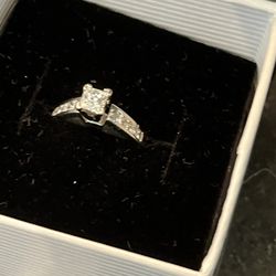 14K White Gold .75 CTW Diamond Engagement Ring Size 4