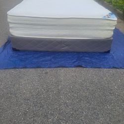 12" THICK QUEEN SIZE MATTRESS AND BOX SPRING