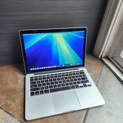MacBook Pro 13” Core i7 512GB SSD 8gb ram• with ms office ,finalcut, logic pro, Adobe Or best offer