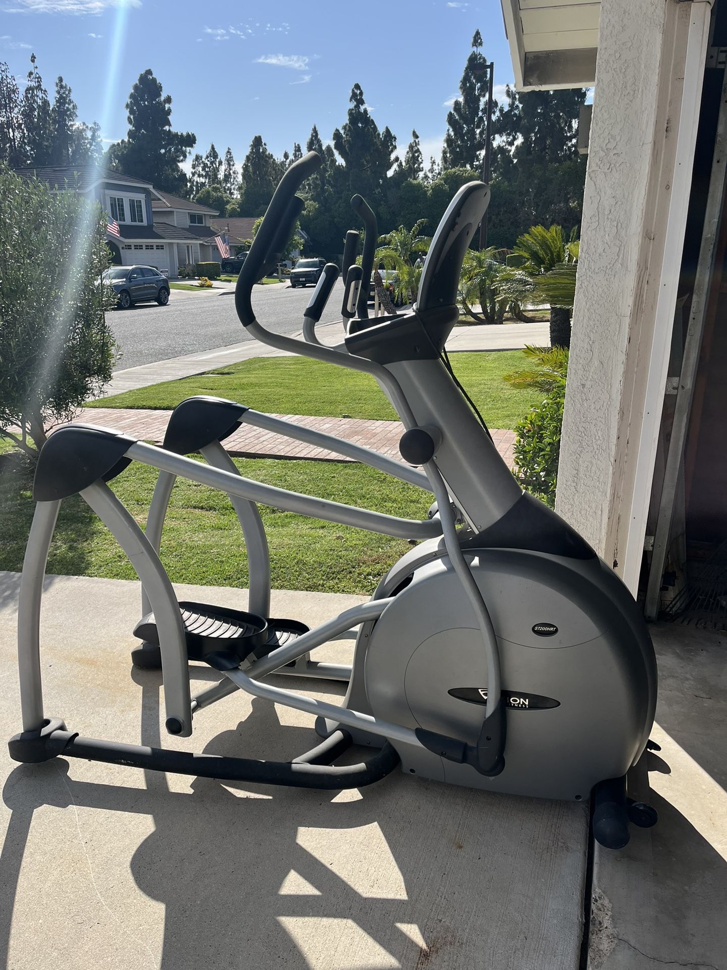 Vision Elliptical Machine “S7200hrt”