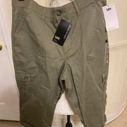 NWT Woman’s Lee Flex-To-Go Capri Size 14 M