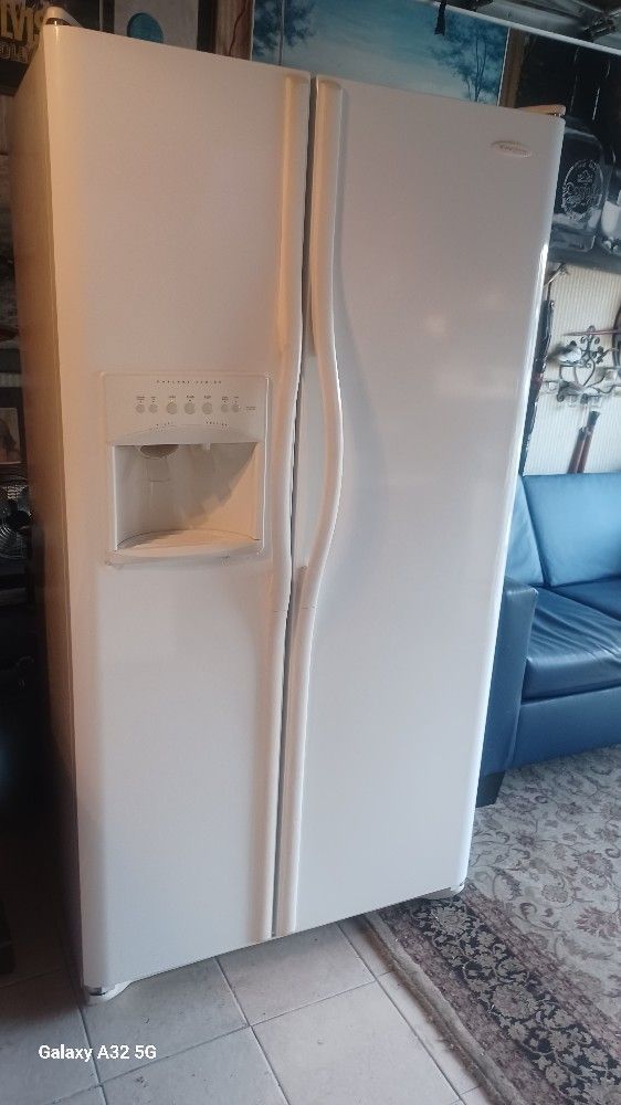 FRIDGE SIDE BY SIDE .WITH ICE MAKER AND WATER FOUNTAIN!!