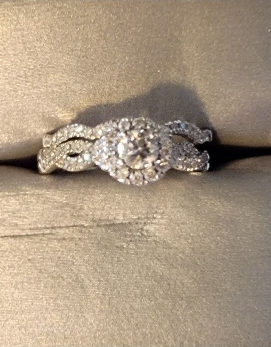 Beautiful Zales Engagement Wedding Ring