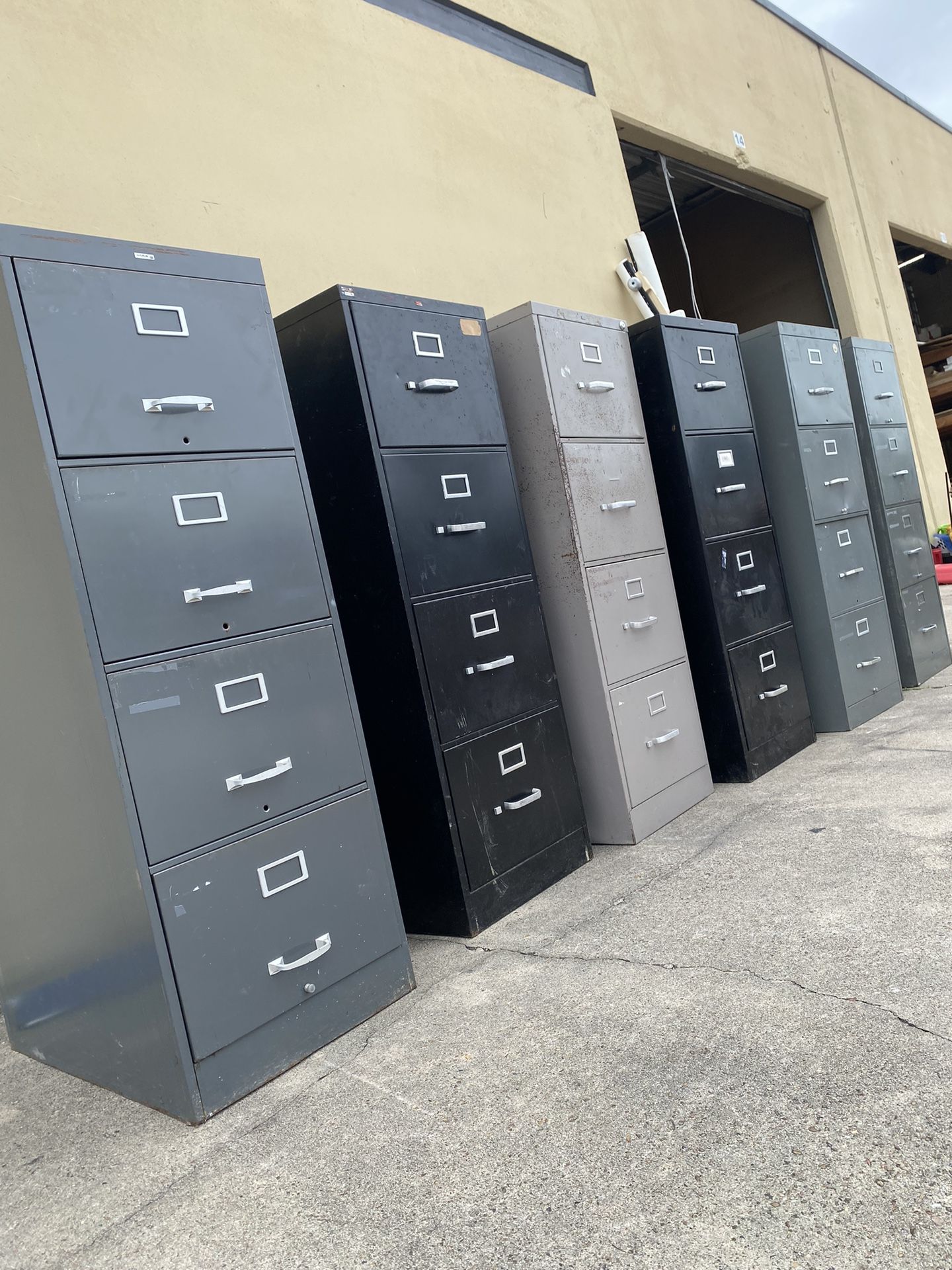 Una Puerta 32x 80 En Interior $50 Puerta Para Una Traila $80 Ventana Doble Vidrio Es Muy Gruesa $ Está Nueva Solo Estuvo Guardada $80 En Baytown77521