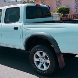 Toyota Tacoma 2003 **SANITIZED AND CLEANED**