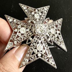 Silver and Rhinestone Diamond Star Brooch 