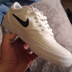 Men's Nike Charge Canvas Skate Shoes