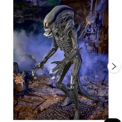 Spirit Halloween Alien Xenomorph 6 Ft 8 In Animatronic – Officially Licensed