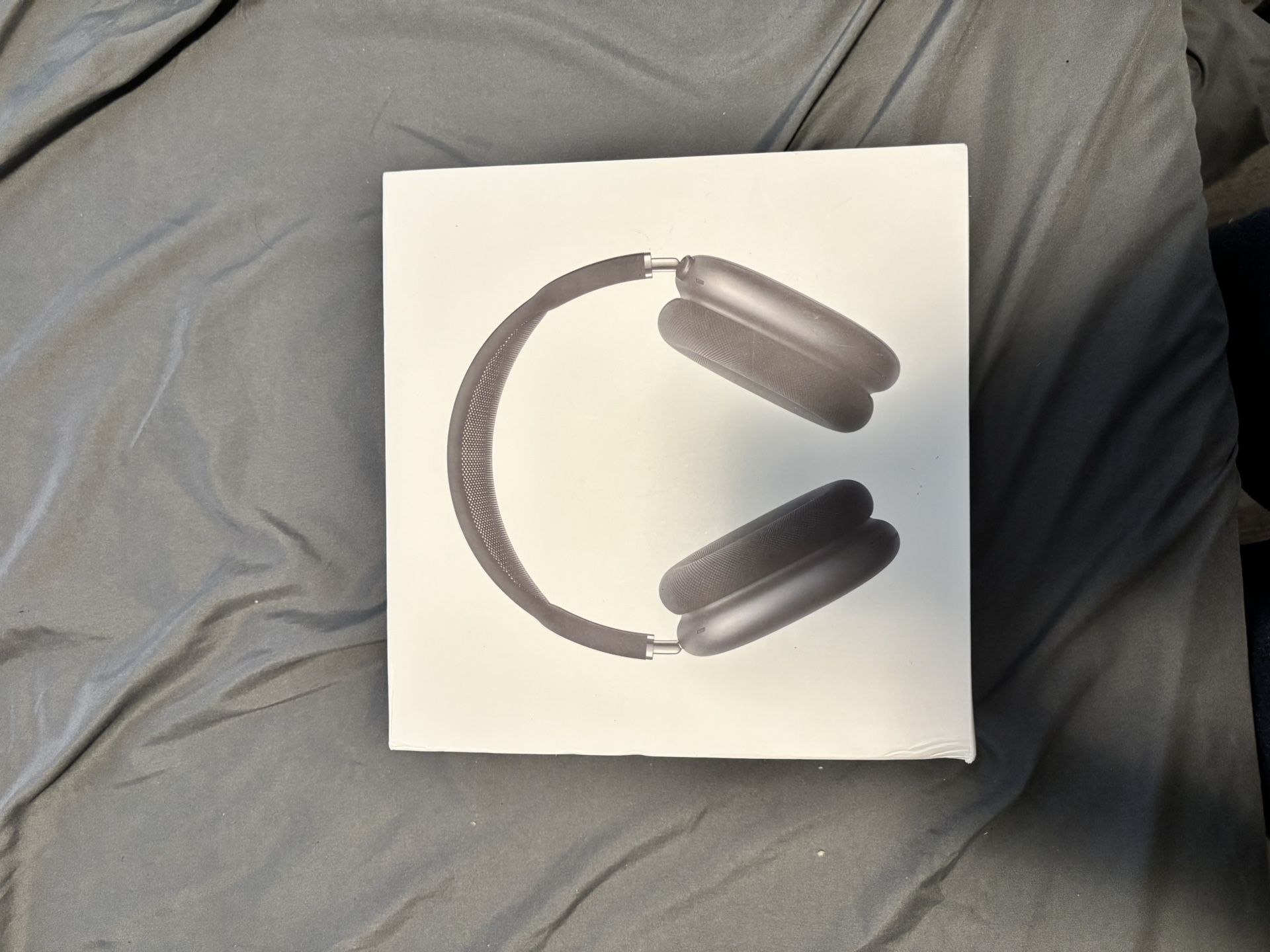 AirPod Maxes With Smart Case