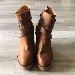 Size 8 Women’s Boots Brown