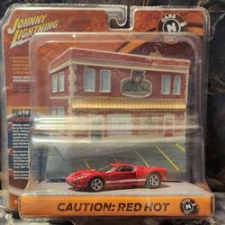 JOHNNY LIGHTNING 1:64
DIORAMA - CARS & COFFEE -
RELEASE 3 - #1 2005 FORD GT