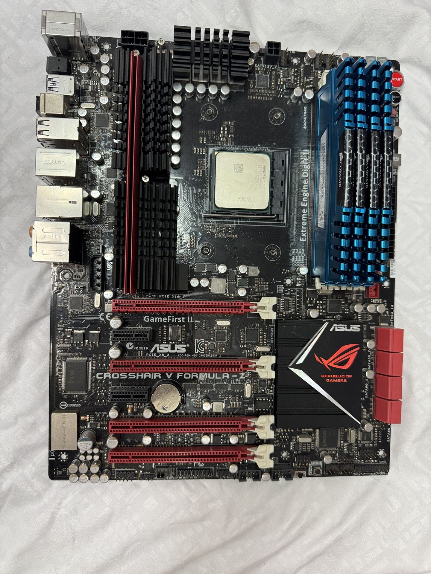 Mother Board Asus Crosshair V Formula -Z Republic Of Games Motherboard With 4 Memory Cards