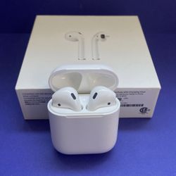AirPod 2s (The Loudest And Most Comfy Vers)