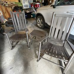 Set of 2 Wooden rocking Chairs And Side Table 